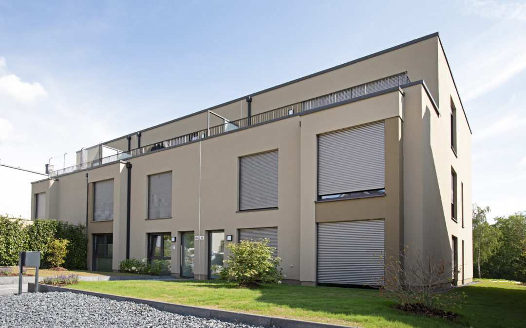 Hautcharage –  1 Maison bifamiliale et 2 maisons trifamiliales